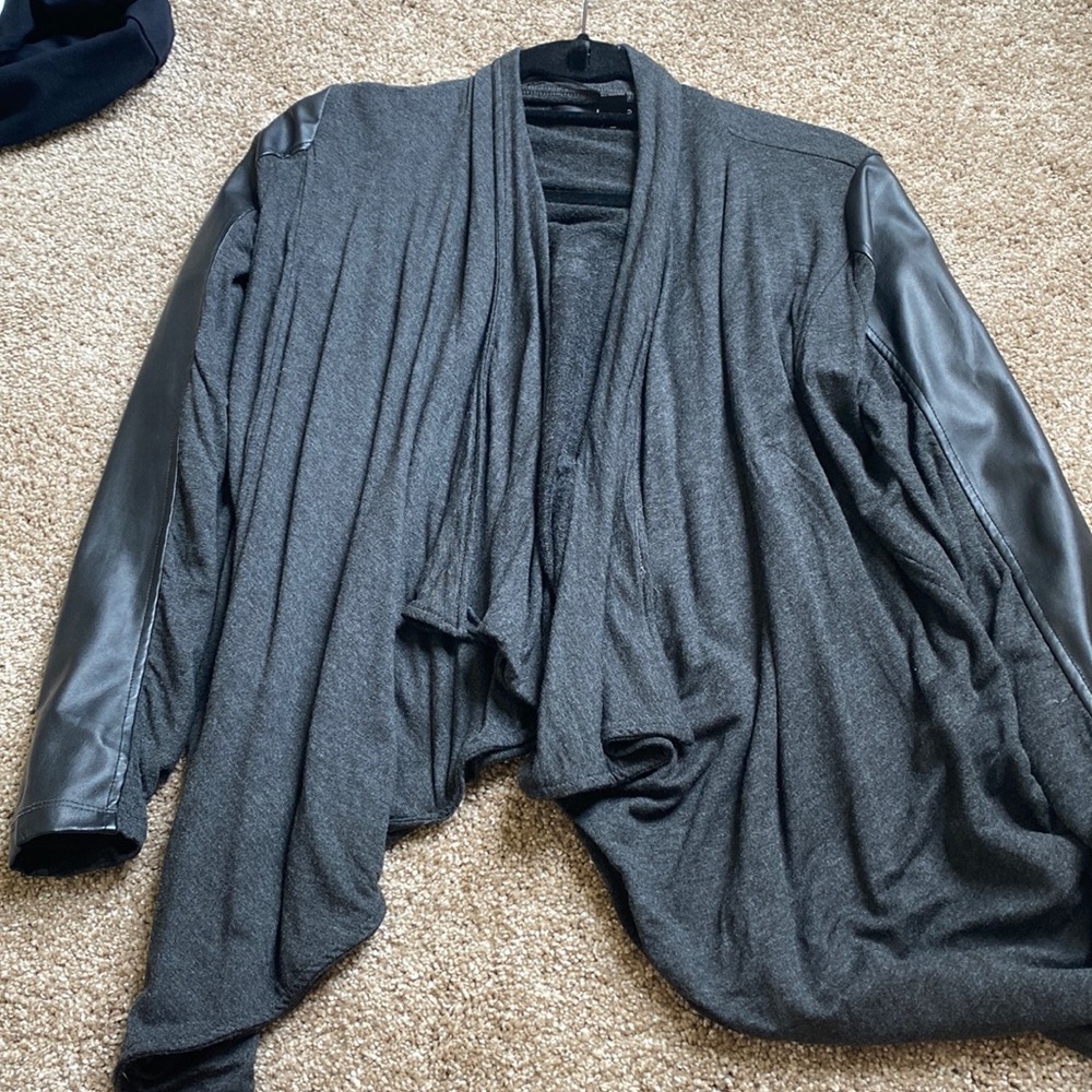 Open cardigan with leather sleeves